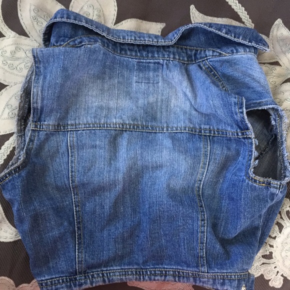 denim jacket (sleevesless) - Picture 2 of 3